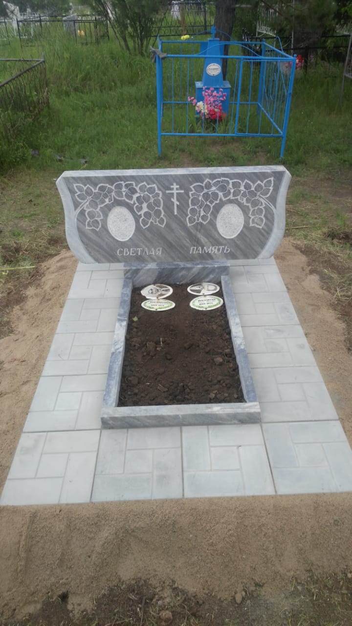 Укладка плитки вокруг памятника в один ряд Укладка плитки вокруг памятника в один ряд