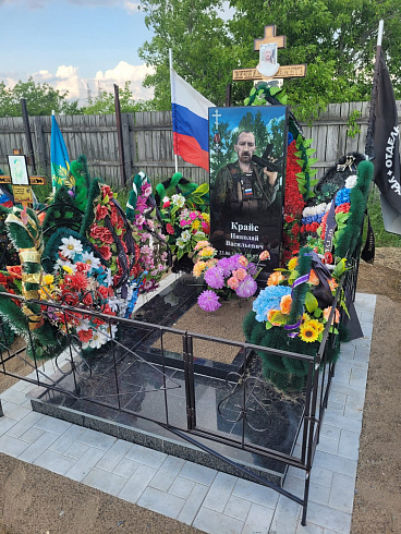 Памятник 1,40 с ручной покраской